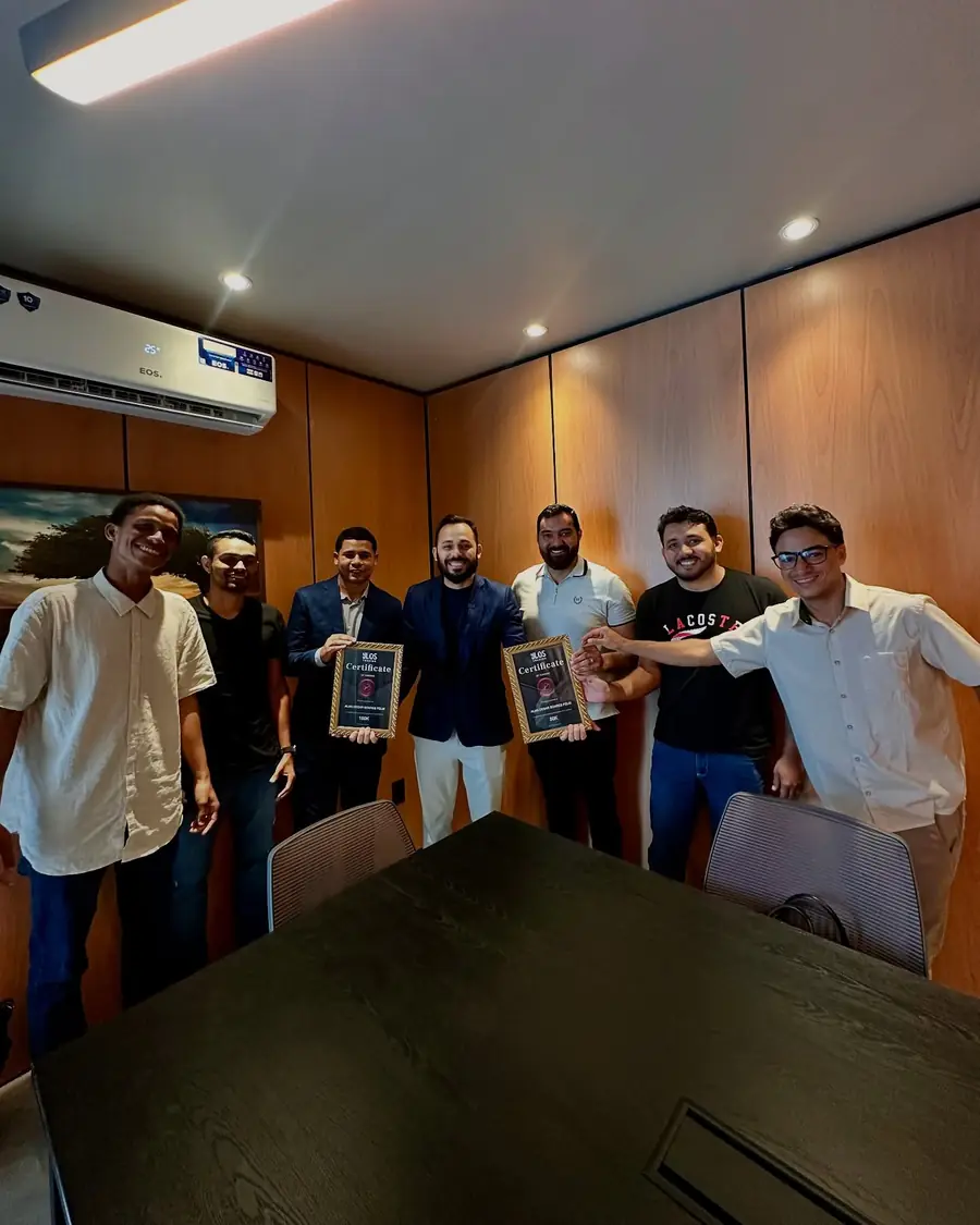Turma da mentoria com os certificados na mão